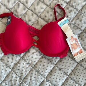 NWT Beautiful Barelythere tag free bra, sexy lace seamless cups 34C FREE BIKINI